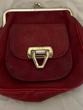 VTG 1970s Red Pebbled Leather Kiss Lock Clutch - Triangle Flip Lock Boho Pouch